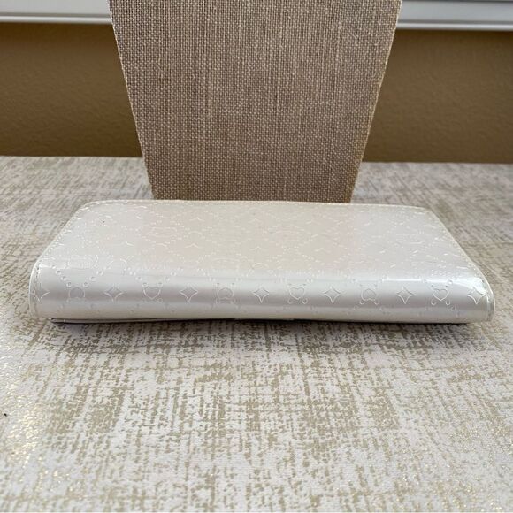 Hello Kitty Sanrio White Faux Patent Leather Long Wallet - Adorable! VGUC - Picture 3 of 13